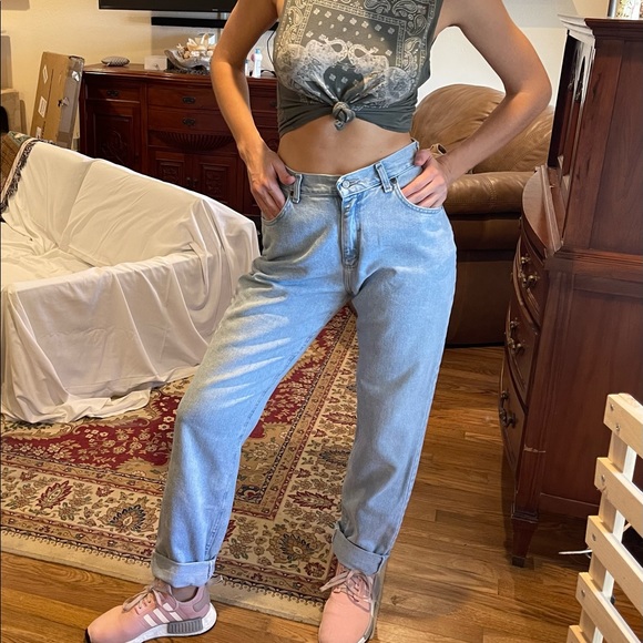 Mom Jeans - Picture 3 of 12